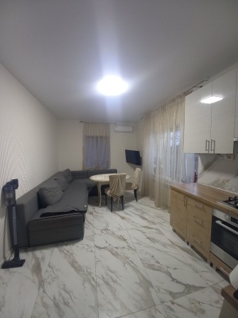 Продам 2х квартиру. Озерная Балка.71м.ремонт. - фото 1
