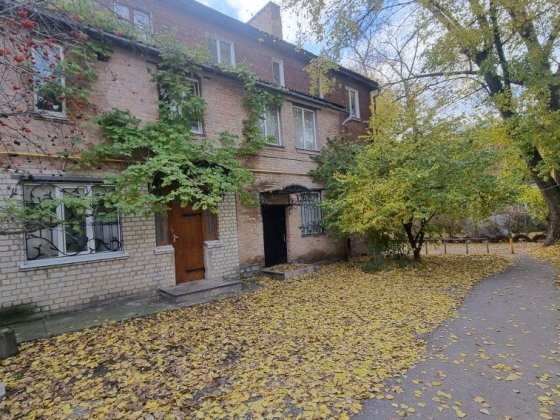 Продам  3 кімнатну квартиру центр окремий вхід 90 м.кв. Кропивницкий