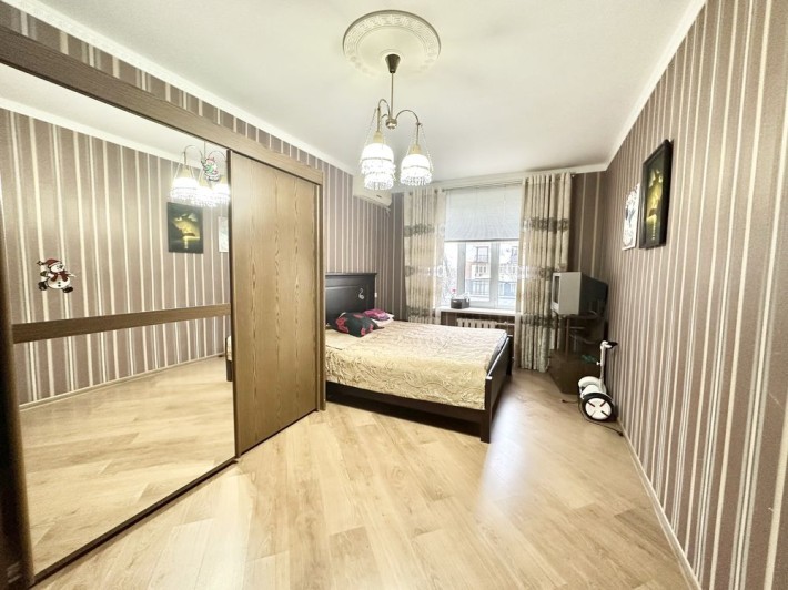 Продаж 3-кімнатної квартири по Незал України - фото 1