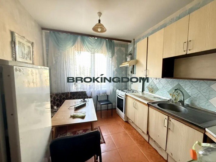 Продам 3к квартиру біля метро Харківська, Братства Тарасівців 5 - фото 1