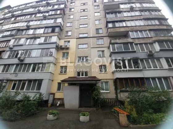 Продам 3кімн.квартиру Коновальця Євгена, 35  63 кв.м   ст.М"Печерська" Київ