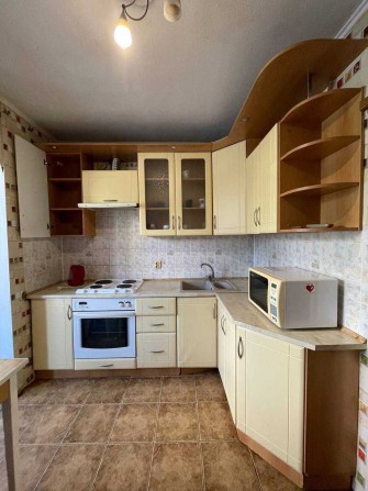 Кв.60 кв.м., 1 поверх, Ревуцького 19/1. Ст.м."Харківська". Без комісії - фото 1