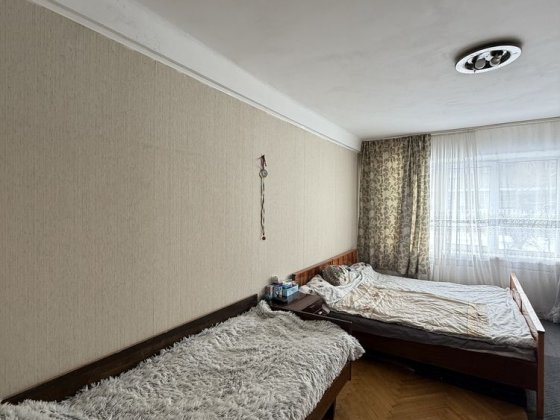 Продається двокімнатна квартира за адресою м. Київ, вул. Празька, 25 Киев