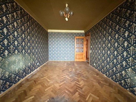 Продам квартиру трехкомнатную Київ