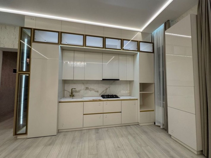 Продам ексклюзивну 3-и кімнатну квартиру в центрі міста. - фото 1