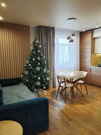 Продам 2 кімнатну квартиру з ремонтом у новому будинку. Вид моря. - фото 1