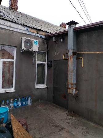 Продам 2 ком. кв. со своим огражденным двором и местом для машины - фото 1