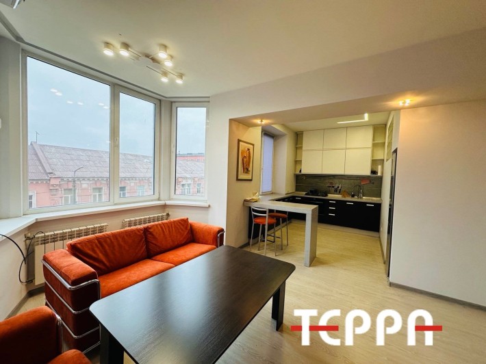 Продаж 2-кімнатної квартири з сучасним ремонтом - фото 1