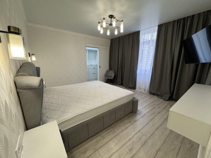 Продам 3-к квартиру с евроремонтом в ЖК Дмитриевский (3-211-895) - фото 1