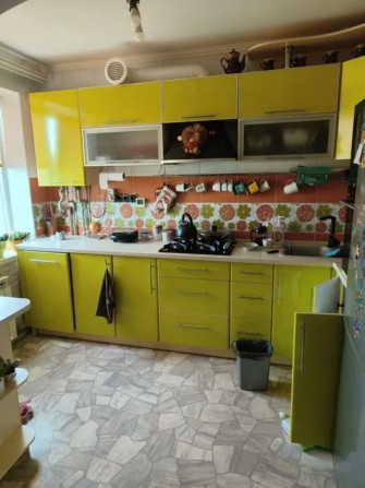 Продам затишну 4-и к/к по вулиці Державності - 87м². - фото 1