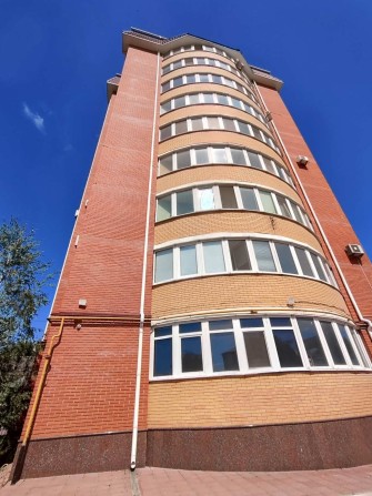 Трикімнатна квартира з дизайнерським ремонтом - фото 1