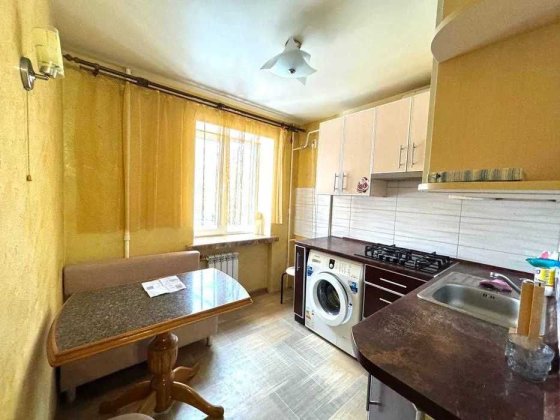 Продам большую 2к квартиру 46м2 метро Индустриальная ХТЗ Восточный Харків