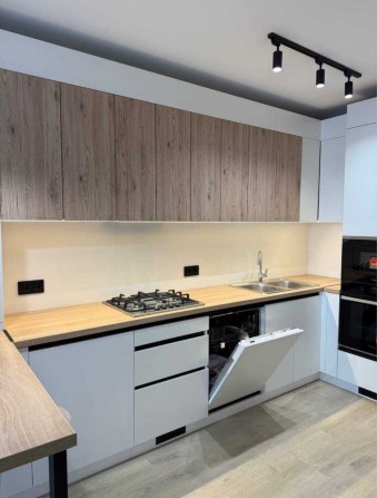 Продається простора квартира 51,5м  з авторським ремонтом - фото 1