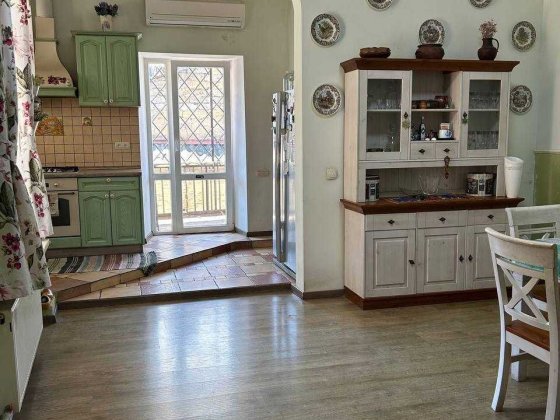 Срочно! 3 комн. квартира 112 м² в старинном флигеле на М. Арнаутской. Одесса