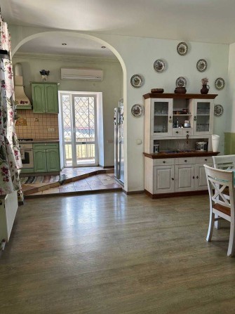 Срочно! 3 комн. квартира 112 м² в старинном флигеле на М. Арнаутской. - фото 1