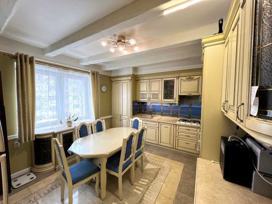 Продаж 2-кімнатної квартири вул. Чупринки Львів