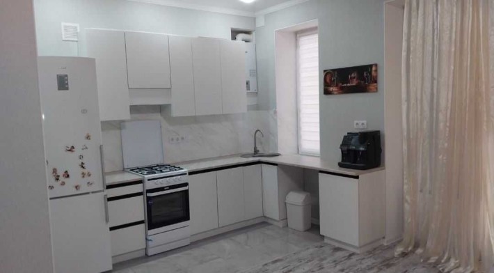 2-х комнатная у моря со своим паркоместом. АГВ,евроремонт,мебель. - фото 1