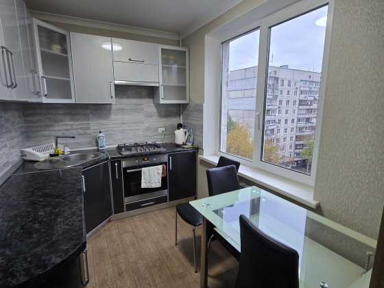 Продам 3х комн  м. Студенческая ул. Ак. Павлова 134/16 Харьков