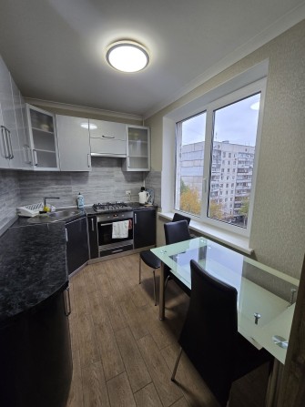 Продам 3х комн  м. Студенческая ул. Ак. Павлова 134/16 - фото 1