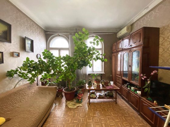 Продається 2-кімнатна кв вул. Соборна-Спаська. 60/36/8. Закритий двір. Николаев