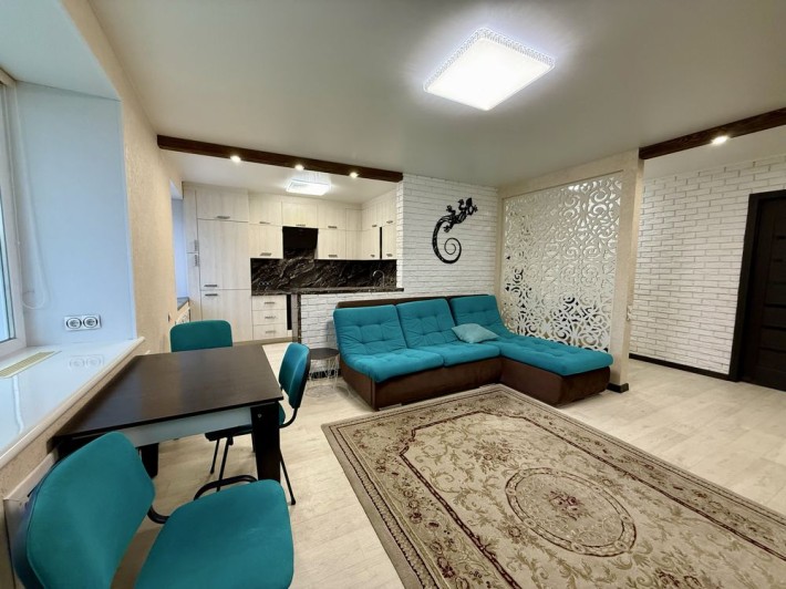 Четырехкомнатная квартира с ремонтом на Пл.Победы. - фото 1