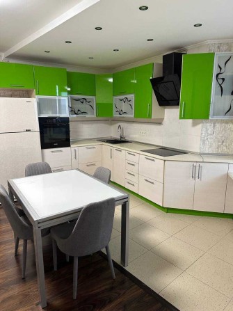 Продам 2 к. квартиру 80 м2 ЖК Гольдберговская метро Левада Гагарина - фото 1