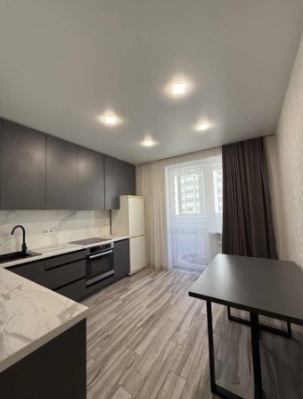 Продам 2 км/ ЖК Миру 3/57м/ З ремонтом/ - фото 1