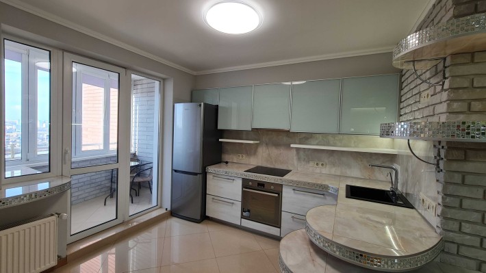 Оболонь, продаж, власник. Генератор на ліфти - фото 1