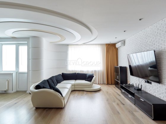 Продаж двокімнатної квартири вул Автозаводська Київ