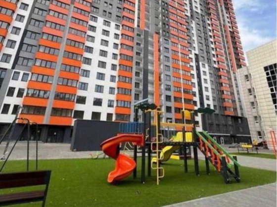 2-кімнатна квартира по вул.Сосюри .Ленінградська площа. Київ