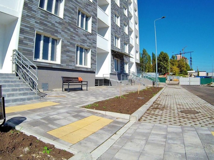 Простора 2 кімнатна квартира з ремонтом - фото 1