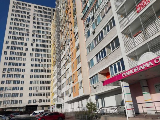 Сонячна, видова студія з панорамними вікнами Київ