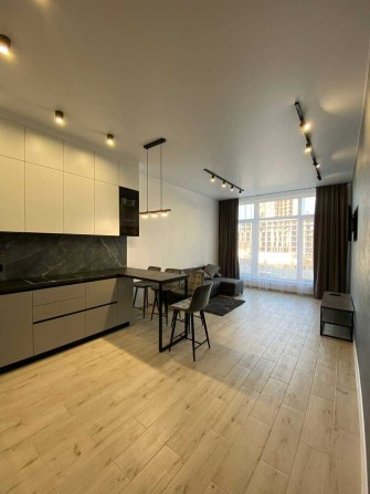 Продаж квартири в новобудові кухня-студіо і спальня - фото 1