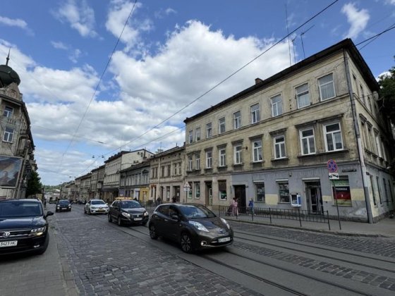 Продам квартиру поруч з центром Львів