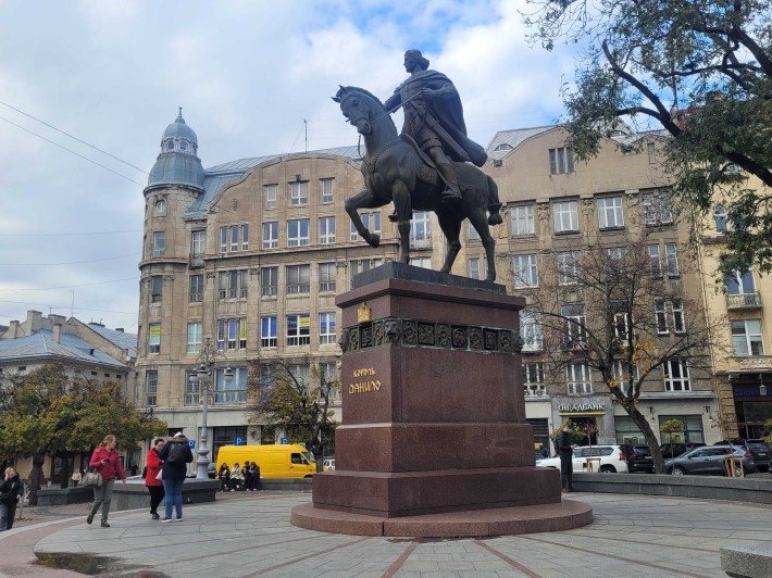 Продаж 1к пр.Свободи(Опера) центр міста 21м 2/3ц ремонт 60тис - фото 1