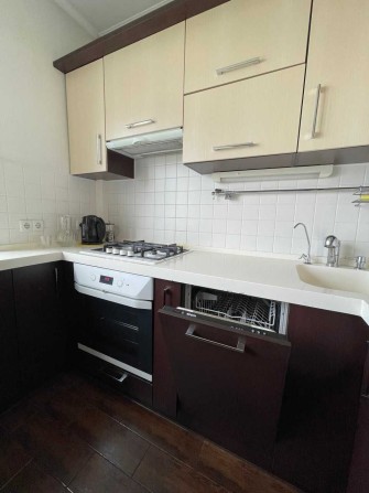 Продається квартира з ремонтом біля метро - фото 1