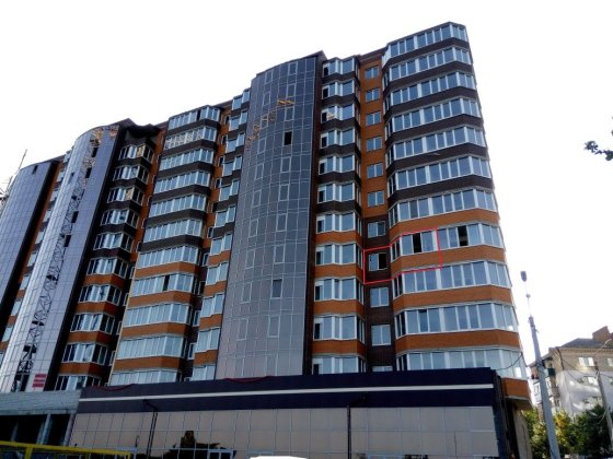 Продам 1-к квартиру 42.2 м2 по ул. Мостостроителей,  18 в центре город Николаев