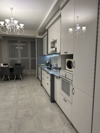 Продаю 3-ёх комнатную квартиры в центре города - фото 1