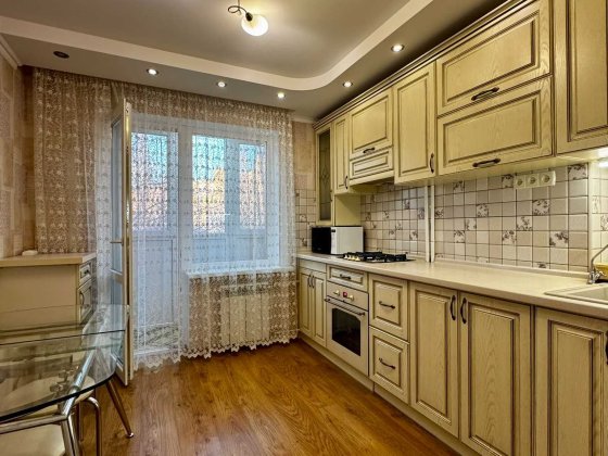 Продаю 4-кімнатну квартиру, р-н Площі Перемоги, вул. Космонавтів. Ц5 Николаев