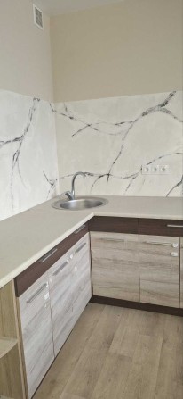 Продається квартира з ремонтом біля метро - фото 1