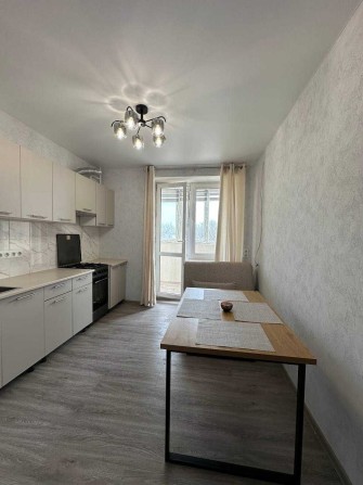 Продам 1-комн. квартиру с РЕМОНТОМ на Сахарова / Кирпич+ГАЗ+Кладовая - фото 1