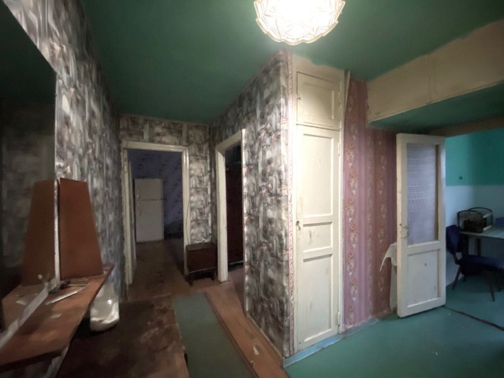 Продаю 3-х к/кв+Гараж, капітальний, з документами, поряд із будинком. - фото 1