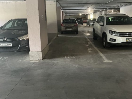 Паркінг драгоманова 1-Н перший поверх з розеткою Киев