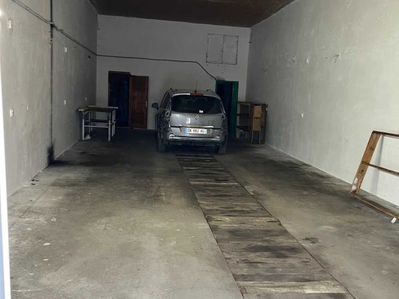 Гаражний бокс, склад