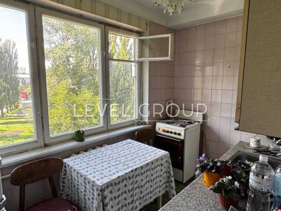 Продаж 3-кімн. квартири, вул. Чорних Запорожців (Петра Запорожця) Киев