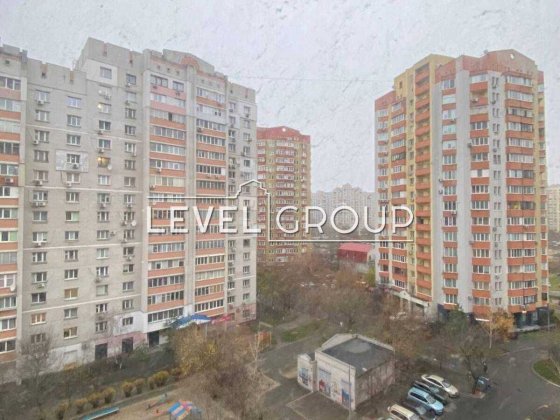 Продаж 3-х кімнатна Урлівська 4 метро Позняки Осокорки Киев