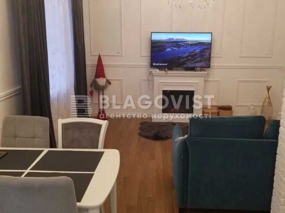 Печерск  Сталінка 2 кімнатна Газ Метро Центр Київ