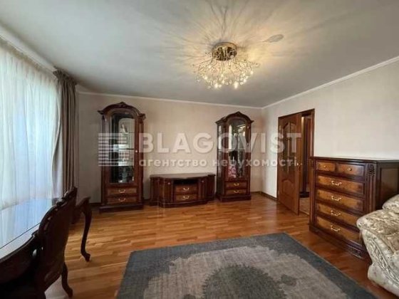 Продаж 2 кімнатної квартири, Дарницький бул., 8, метро Дарниця Киев