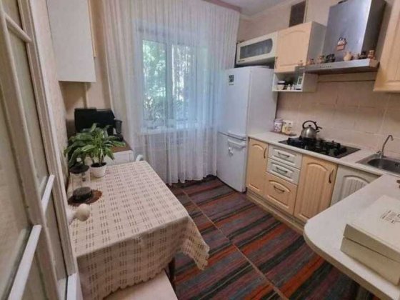 Продам 3-кімн. Бойчука Михайла вул. 23, 56 м.кв. Печерськ! Київ