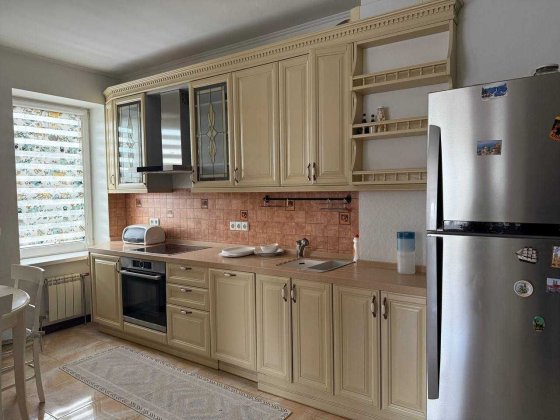 Клубний будинок на Пріорський 10 Київ